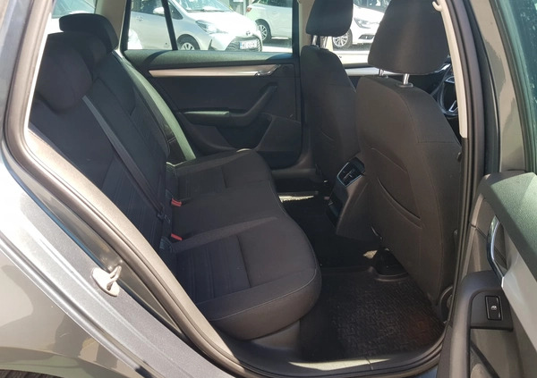 Skoda Octavia cena 34800 przebieg: 197000, rok produkcji 2018 z Grodzisk Mazowiecki małe 254